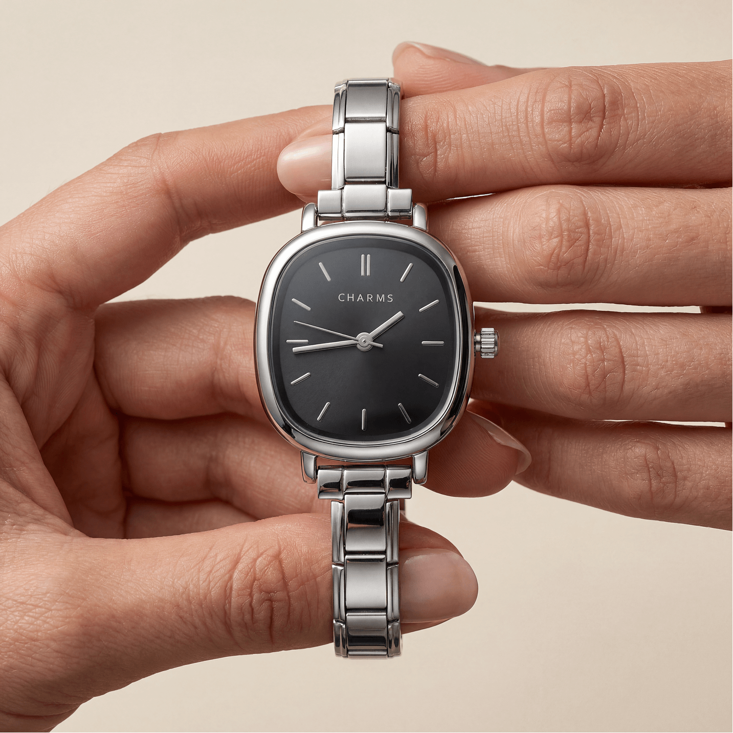 Capri – Stříbrné provedení s černým ciferníkem